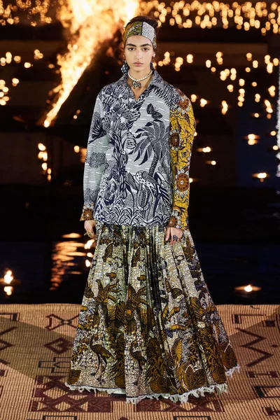 Look 3